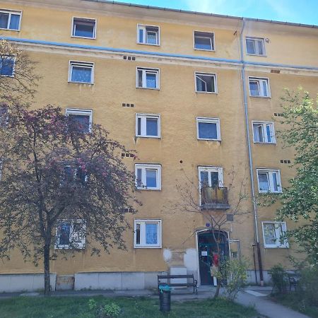 Tatabanya Ujvarosi Lakas Экстерьер фото