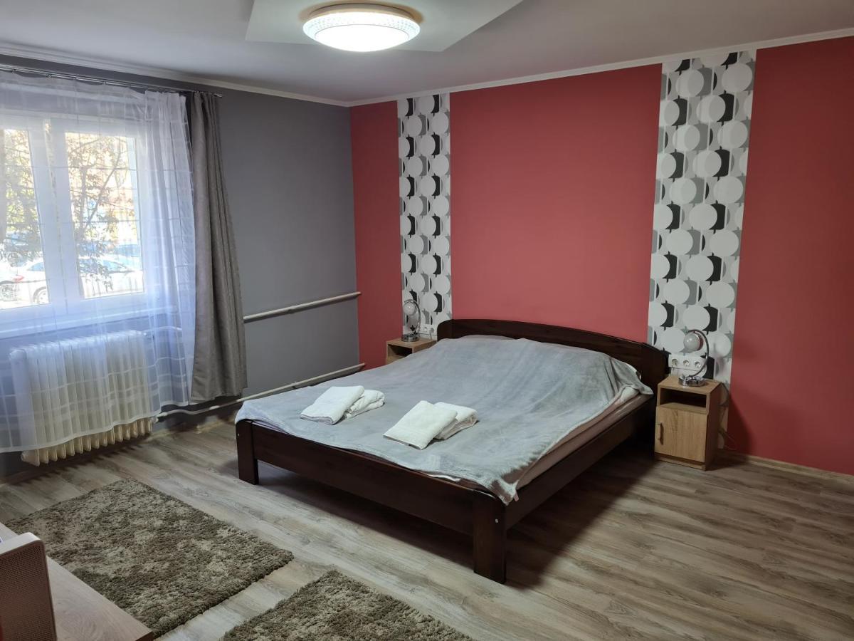 Tatabanya Ujvarosi Lakas Экстерьер фото